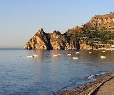 Le Zagare Apartments Sant'Alessio Siculo Bagian luar foto