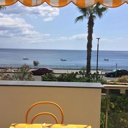Le Zagare Apartments Sant'Alessio Siculo Bagian luar foto