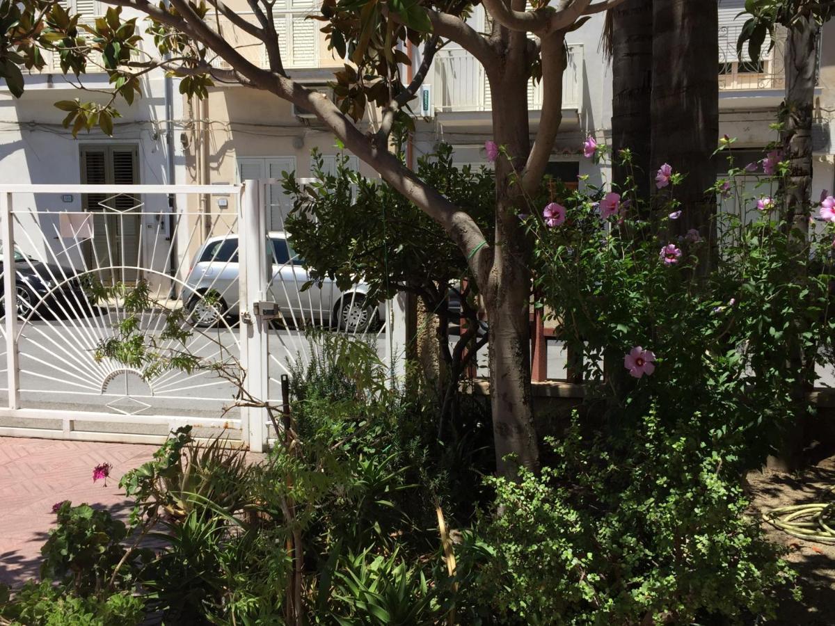 Le Zagare Apartments Sant'Alessio Siculo Bagian luar foto