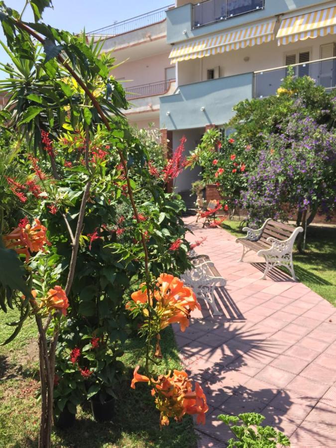 Le Zagare Apartments Sant'Alessio Siculo Bagian luar foto