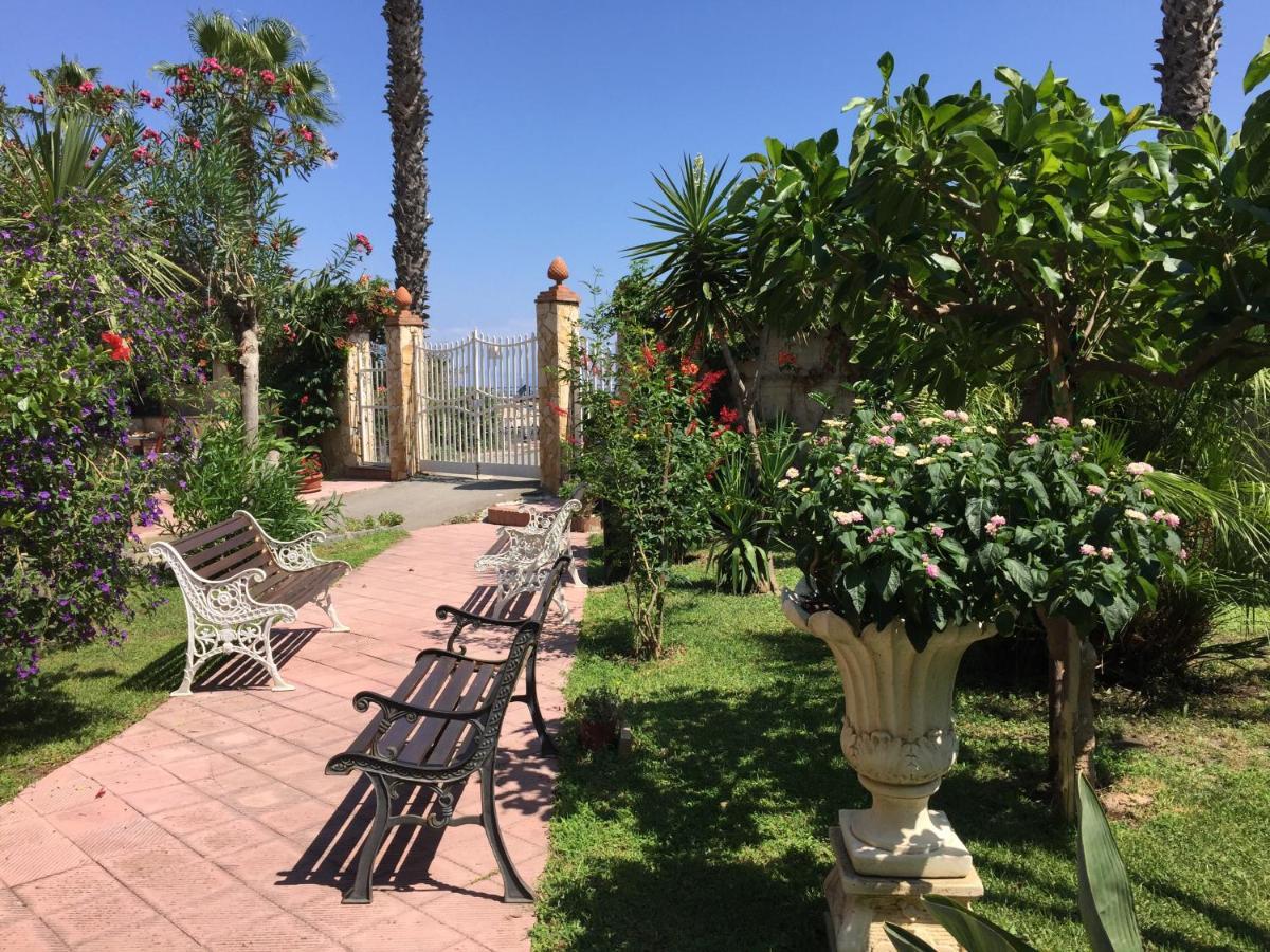 Le Zagare Apartments Sant'Alessio Siculo Bagian luar foto