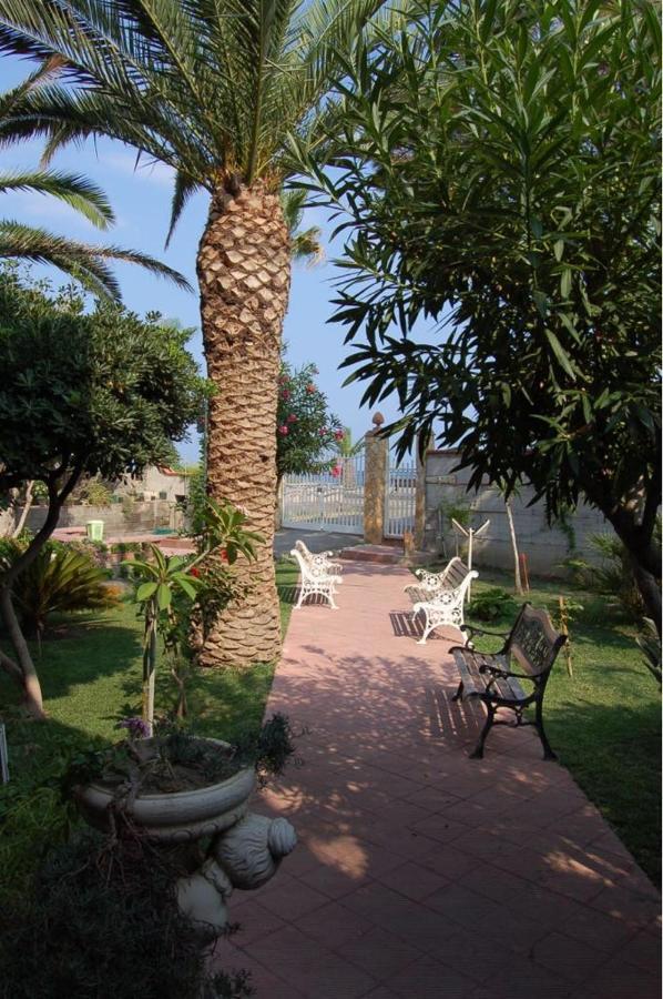 Le Zagare Apartments Sant'Alessio Siculo Bagian luar foto