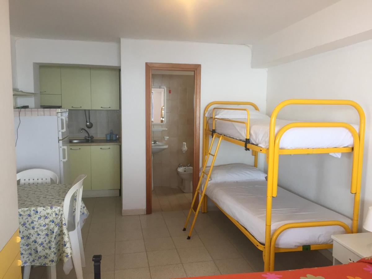 Le Zagare Apartments Sant'Alessio Siculo Bagian luar foto