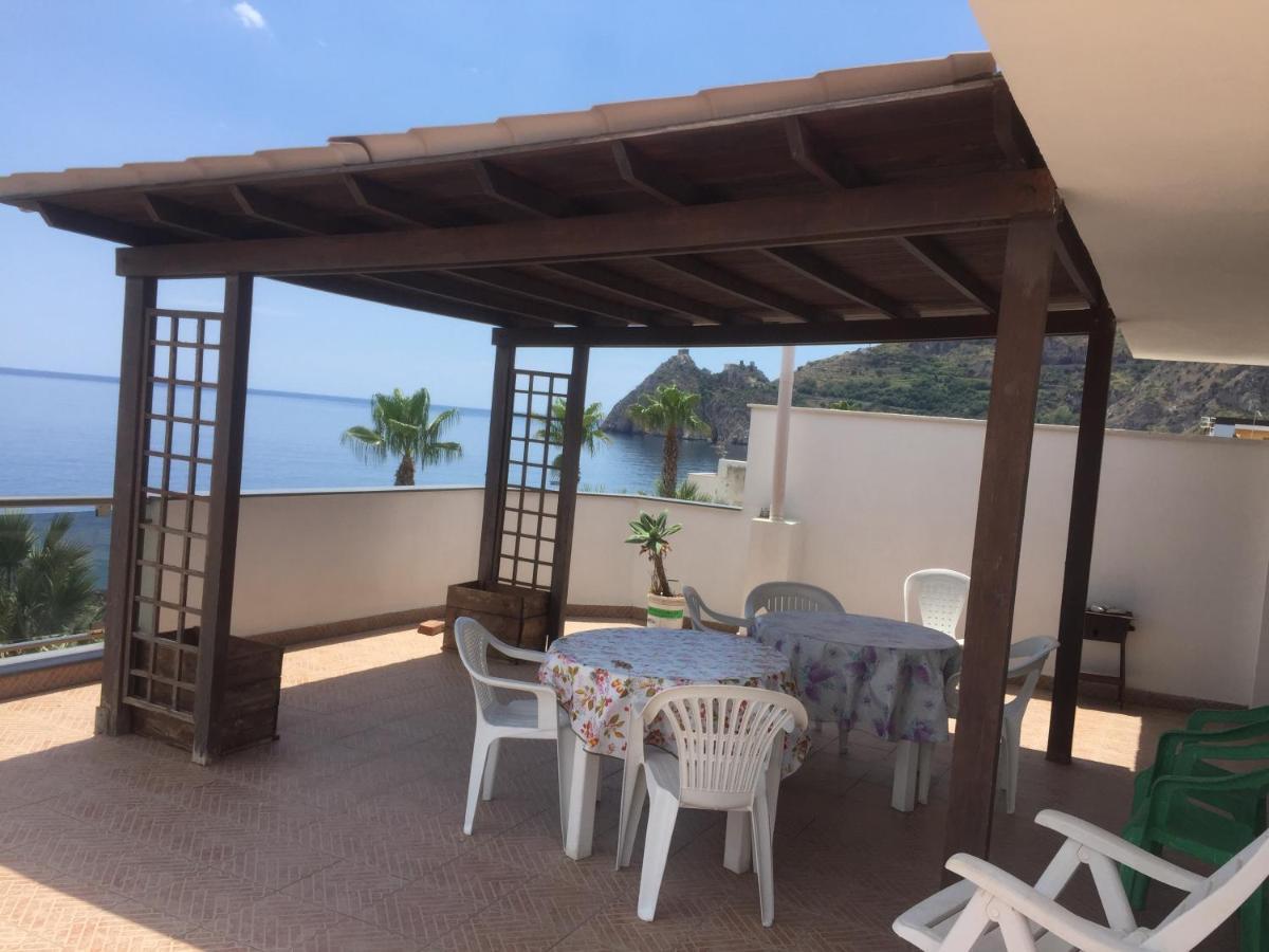 Le Zagare Apartments Sant'Alessio Siculo Bagian luar foto