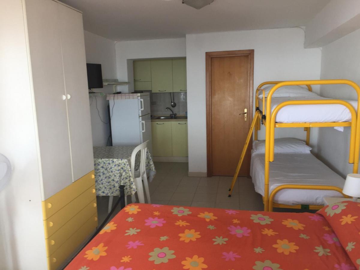 Le Zagare Apartments Sant'Alessio Siculo Bagian luar foto