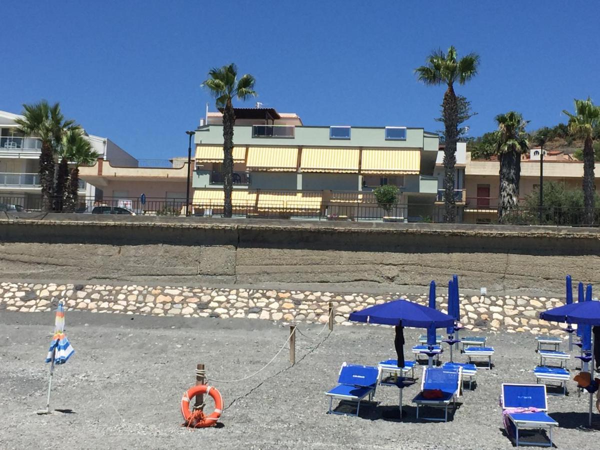 Le Zagare Apartments Sant'Alessio Siculo Bagian luar foto