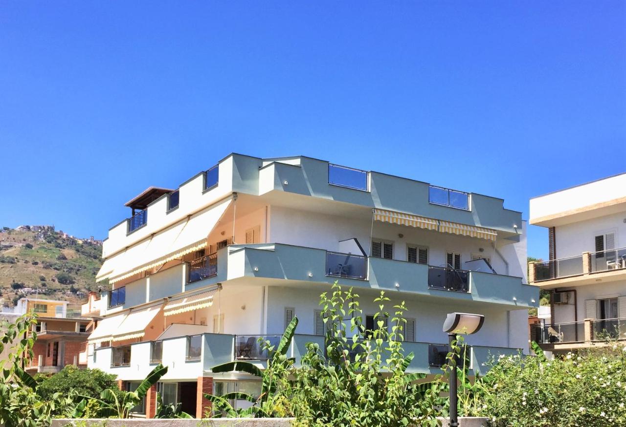 Le Zagare Apartments Sant'Alessio Siculo Bagian luar foto