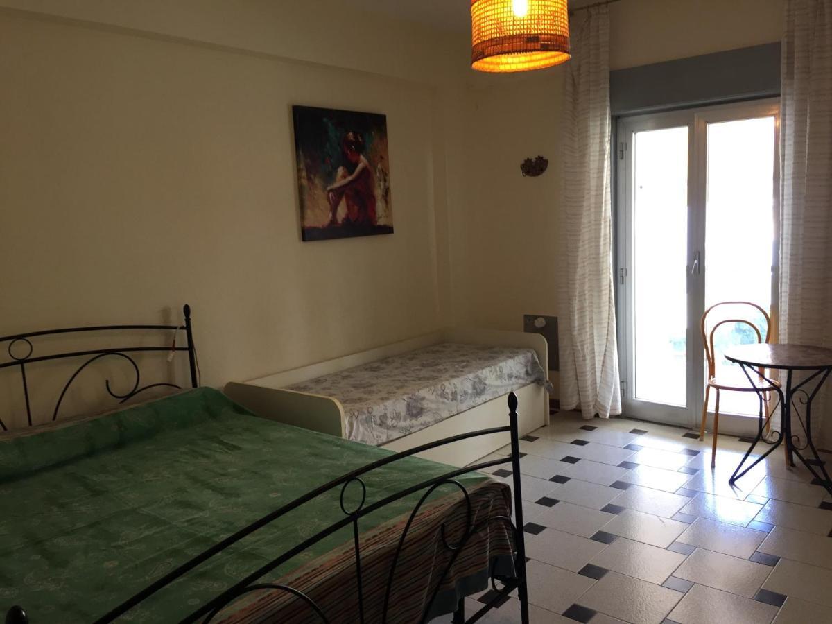 Le Zagare Apartments Sant'Alessio Siculo Bagian luar foto