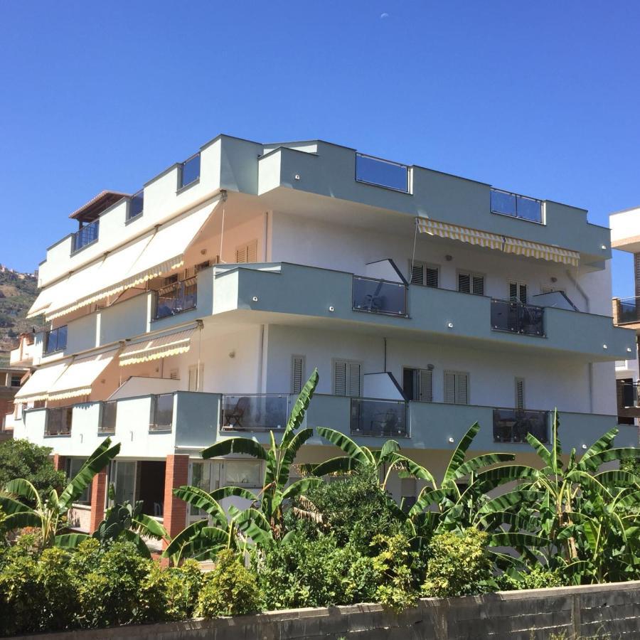 Le Zagare Apartments Sant'Alessio Siculo Bagian luar foto