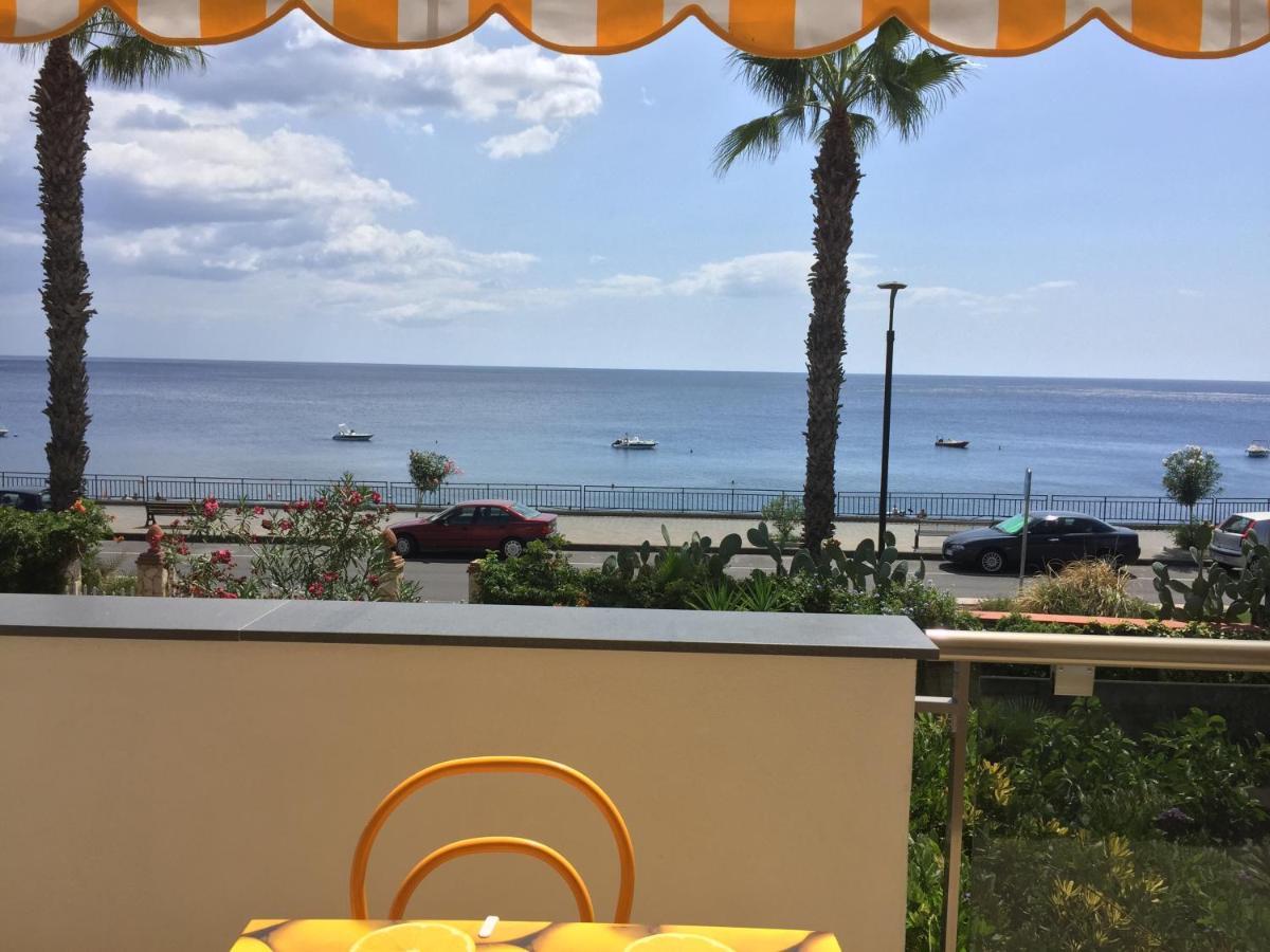 Le Zagare Apartments Sant'Alessio Siculo Bagian luar foto