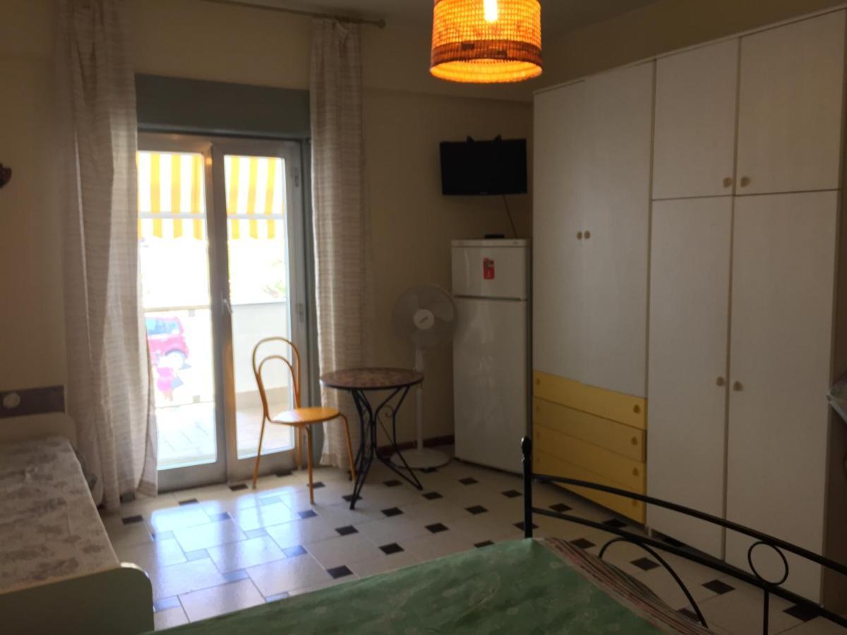 Le Zagare Apartments Sant'Alessio Siculo Bagian luar foto