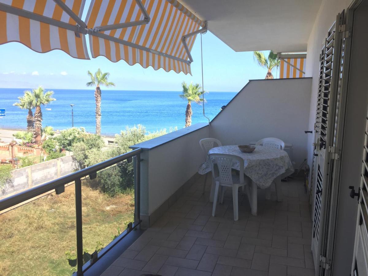 Le Zagare Apartments Sant'Alessio Siculo Bagian luar foto