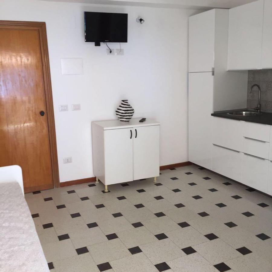 Le Zagare Apartments Sant'Alessio Siculo Bagian luar foto