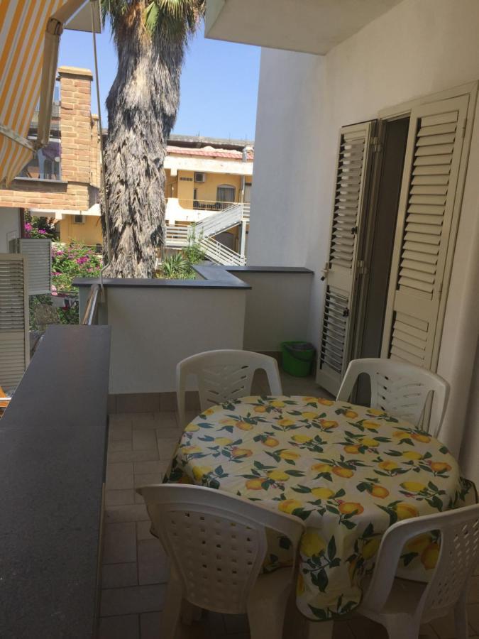 Le Zagare Apartments Sant'Alessio Siculo Bagian luar foto