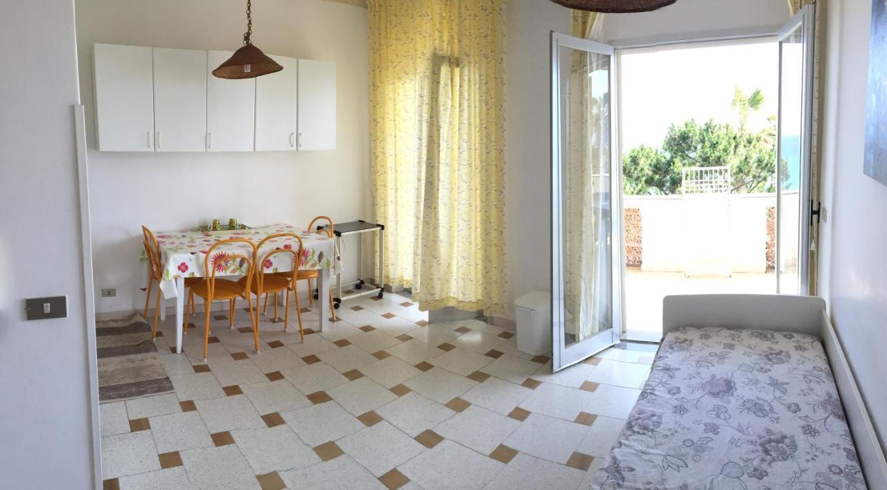Le Zagare Apartments Sant'Alessio Siculo Bagian luar foto